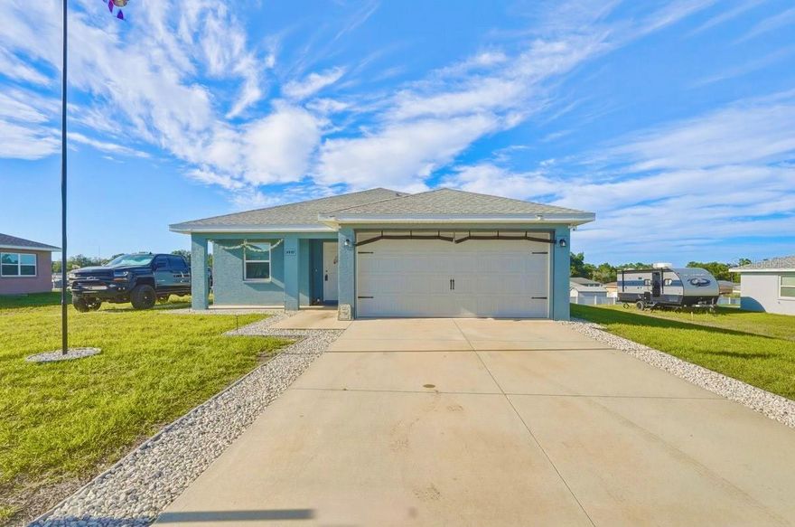 One or more photo(s) has been virtually staged. YOU CAN SEE FOR MILES! This home has been constructed on the highest rolling hill around and is high and dry. The sunsets are incredible to watch over the rooftops. Inside is just as much of a joy. This home is in “like new” condition so you can own a home that has already been tried and tested. The owners love the home...they just need a little more space for family. Their loss is your gain! The best part is the easy access to Independence Hwy. Even though the home is set back on an unpaved street for quiet country living, you're only a couple of blocks away from all you want and need to get to quickly and easily. The location is the definition of "centrally located' because it’s 3 miles from shopping, 3.5 miles from downtown restaurants and entertainment (pictured), and 3 miles from the medical corridor on Norvell Bryant in Hernando.