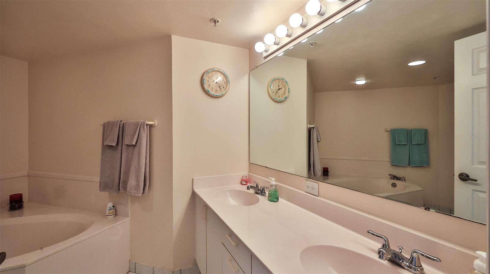 Oceans 06 Condo - Residential