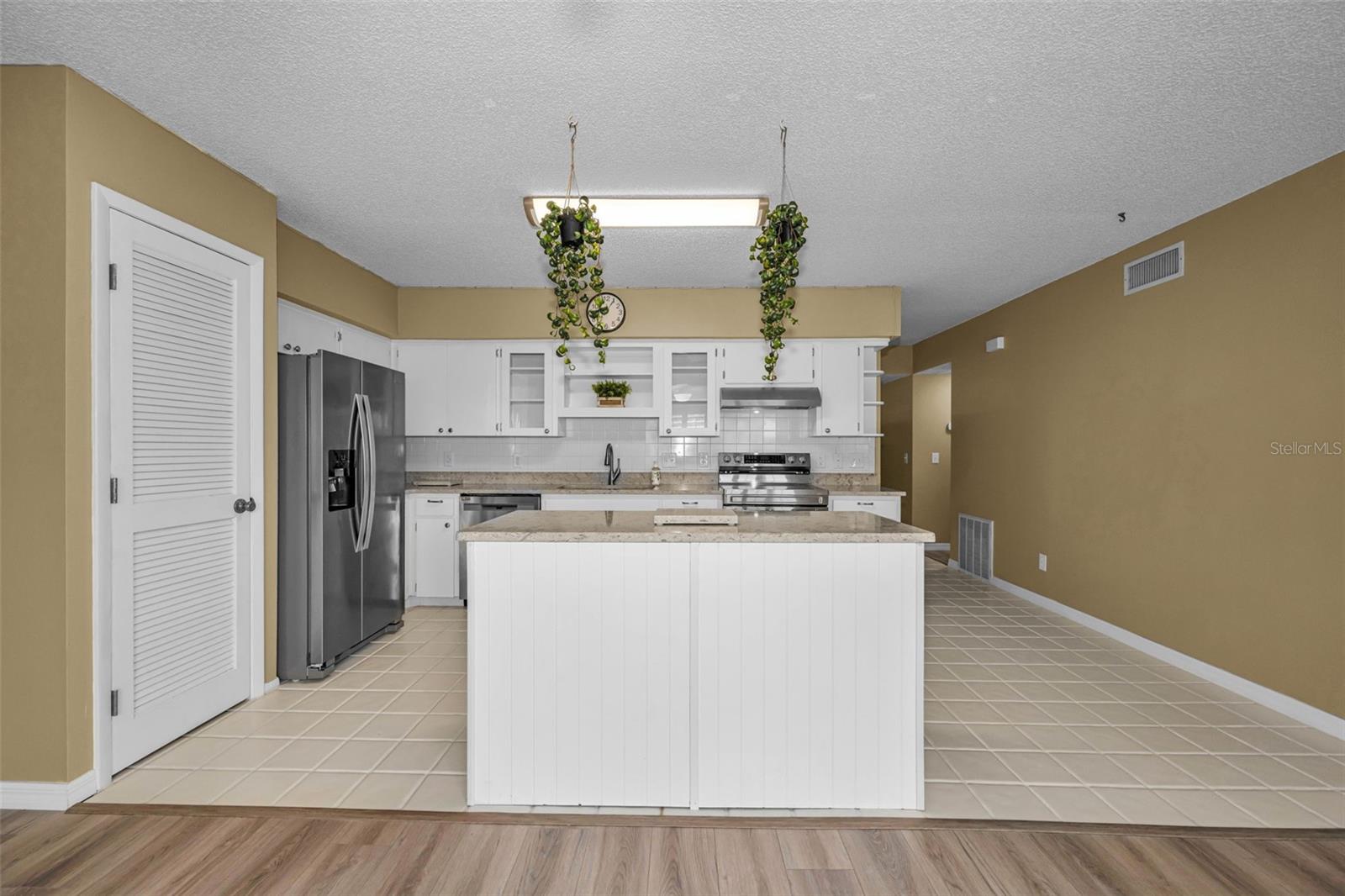 ON TOP OF THE WORLD - Residential