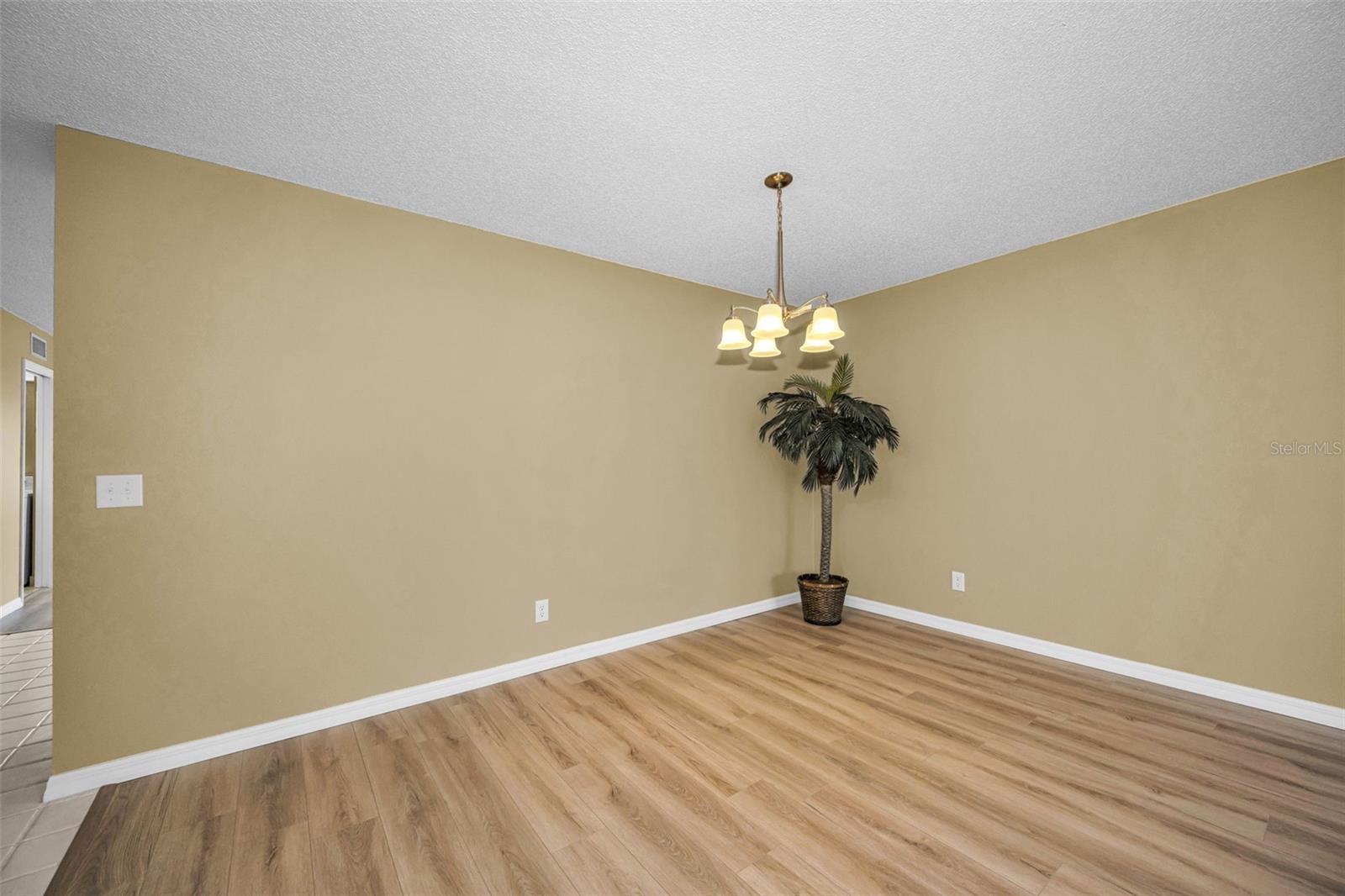 ON TOP OF THE WORLD - Residential