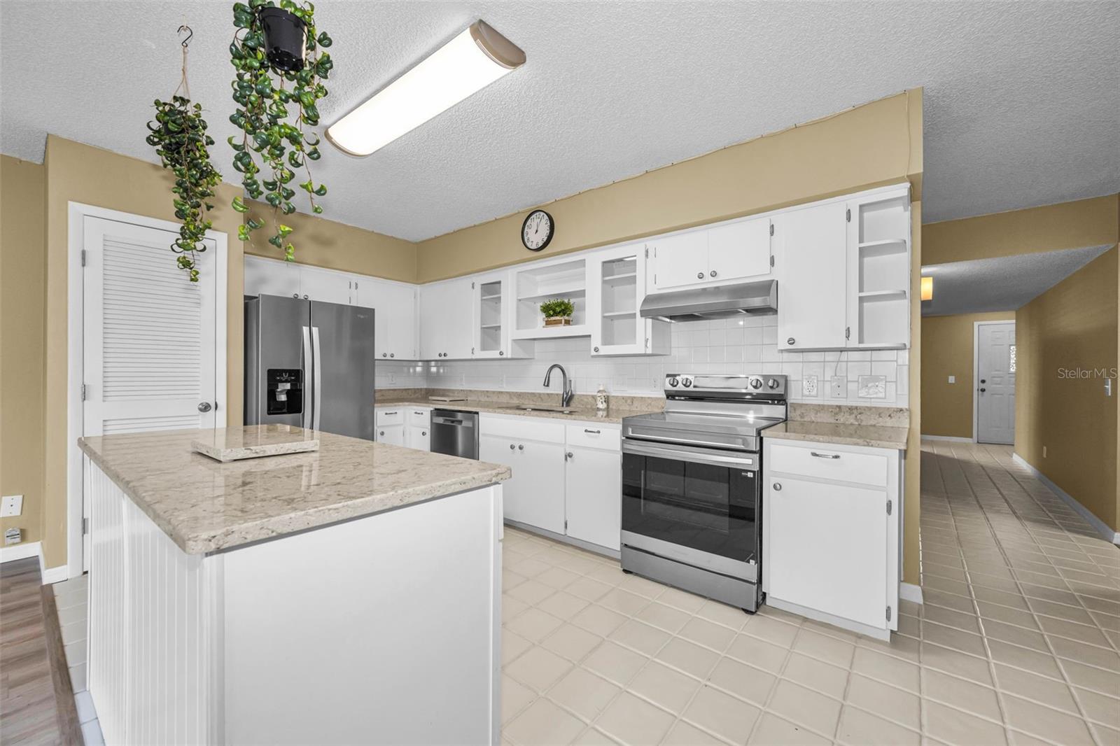 ON TOP OF THE WORLD - Residential