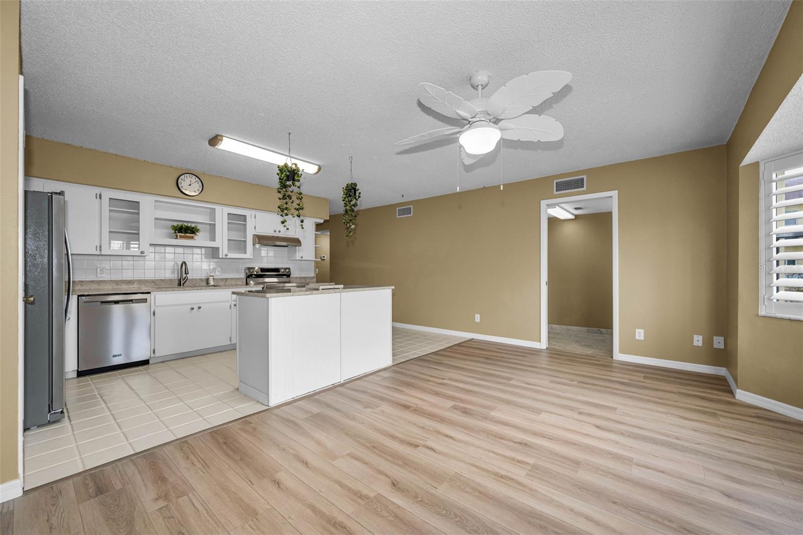 ON TOP OF THE WORLD - Residential