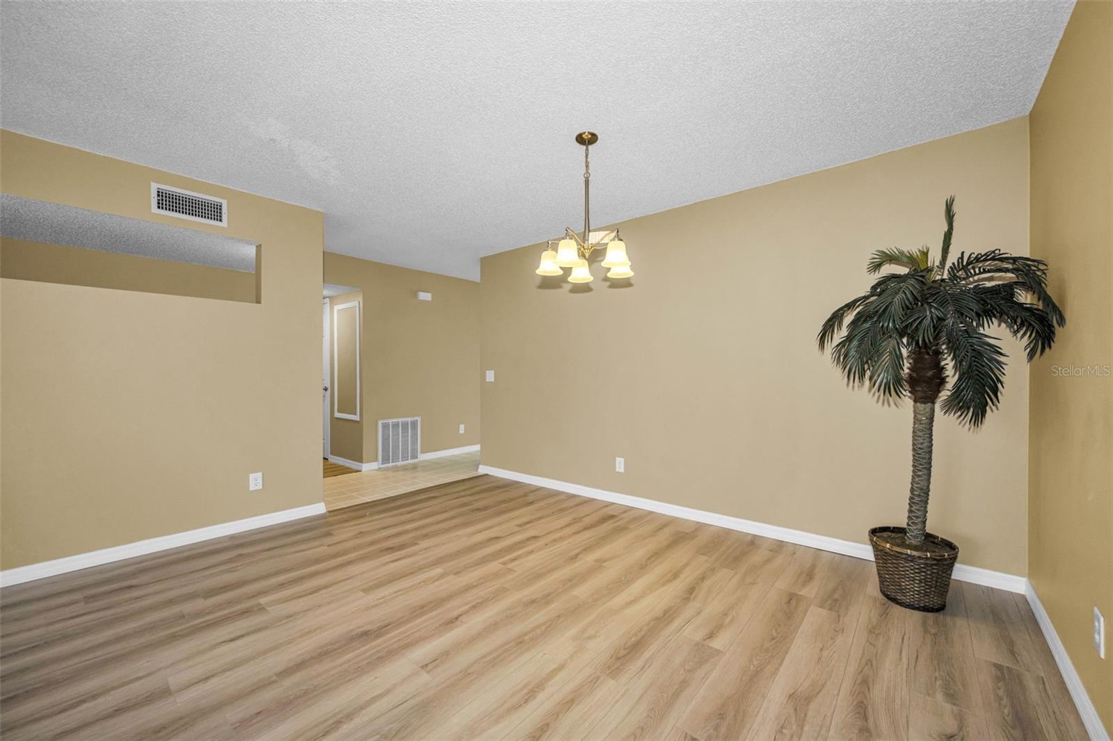 ON TOP OF THE WORLD - Residential