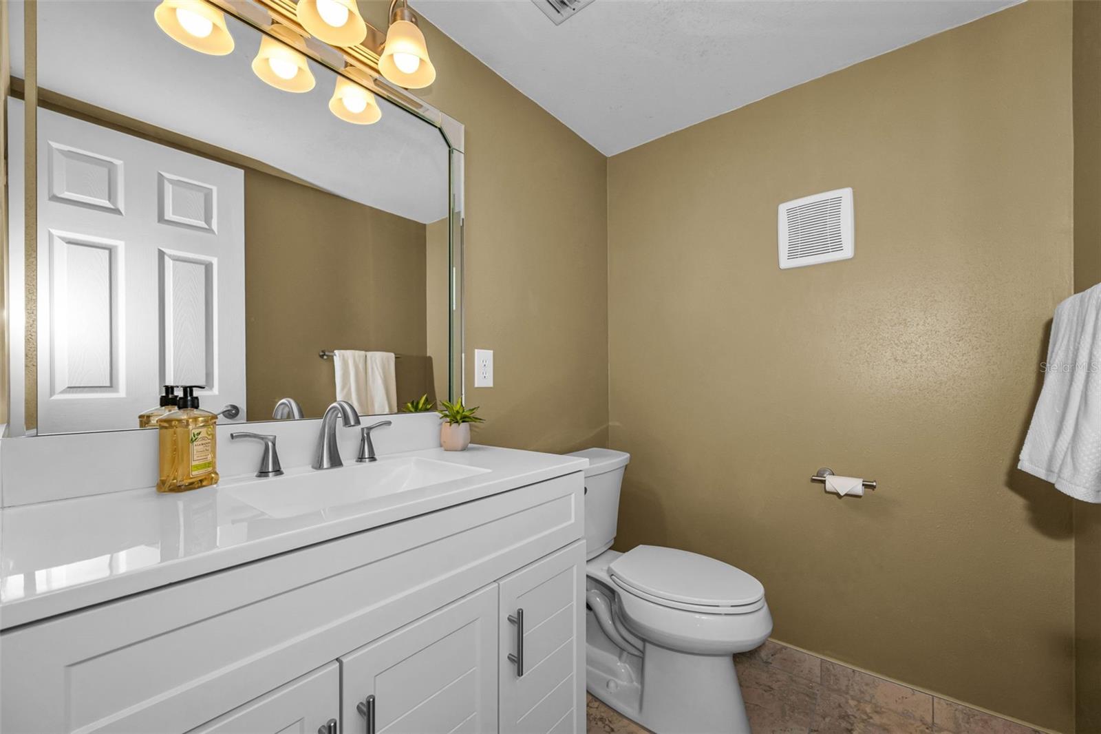 ON TOP OF THE WORLD - Residential