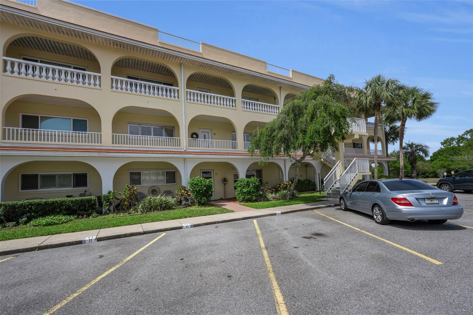 ON TOP OF THE WORLD - Residential