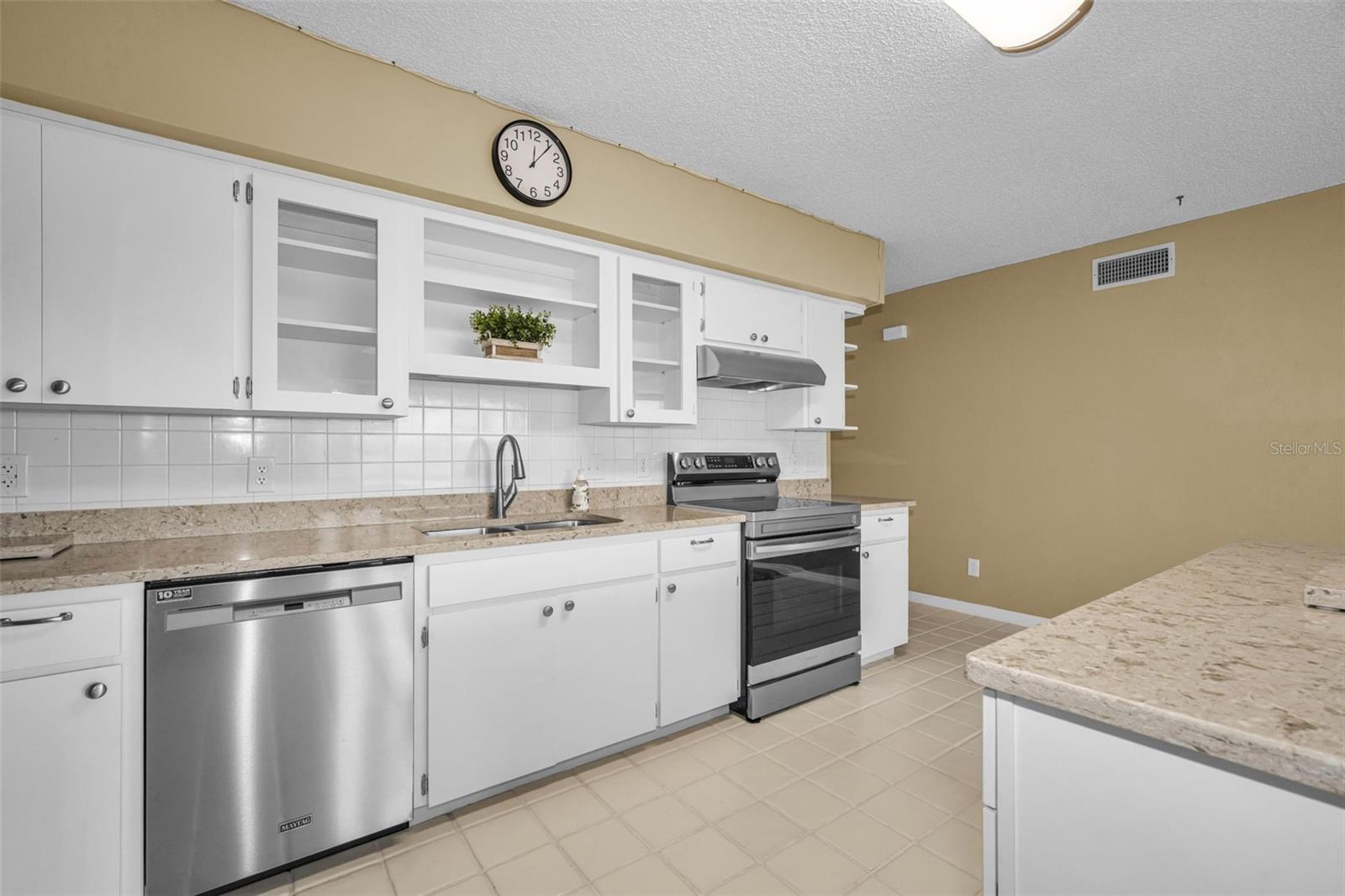 ON TOP OF THE WORLD - Residential