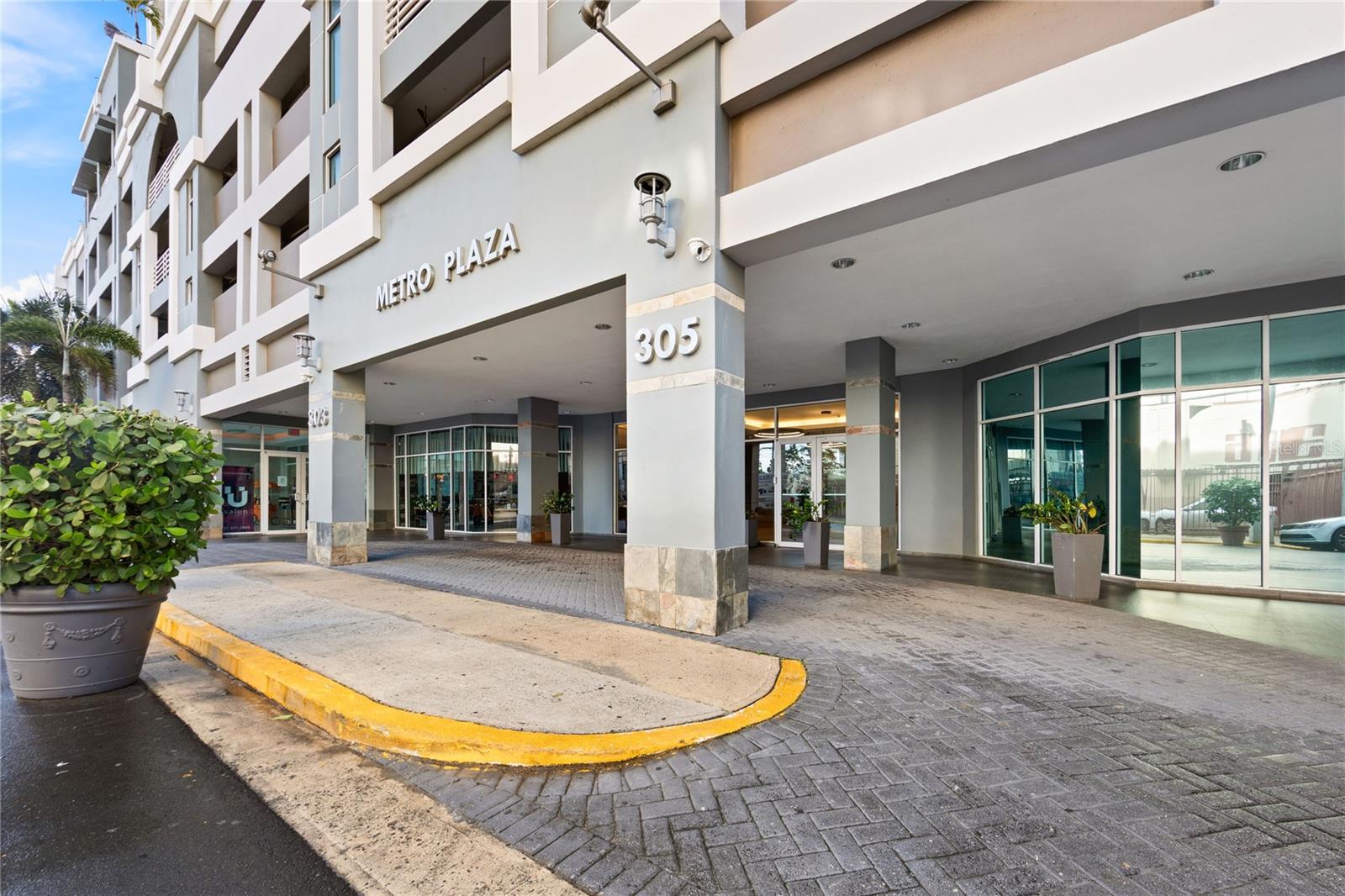 METRO PLAZA - Residential Lease