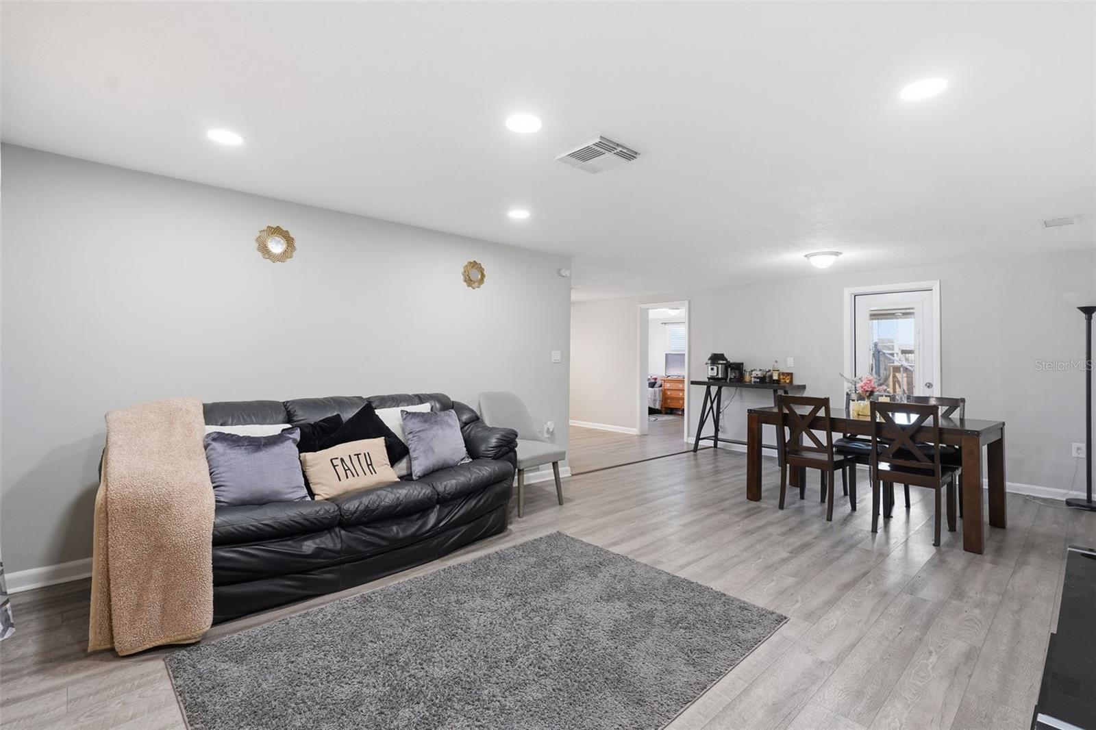 REGENCY PARK - Residential