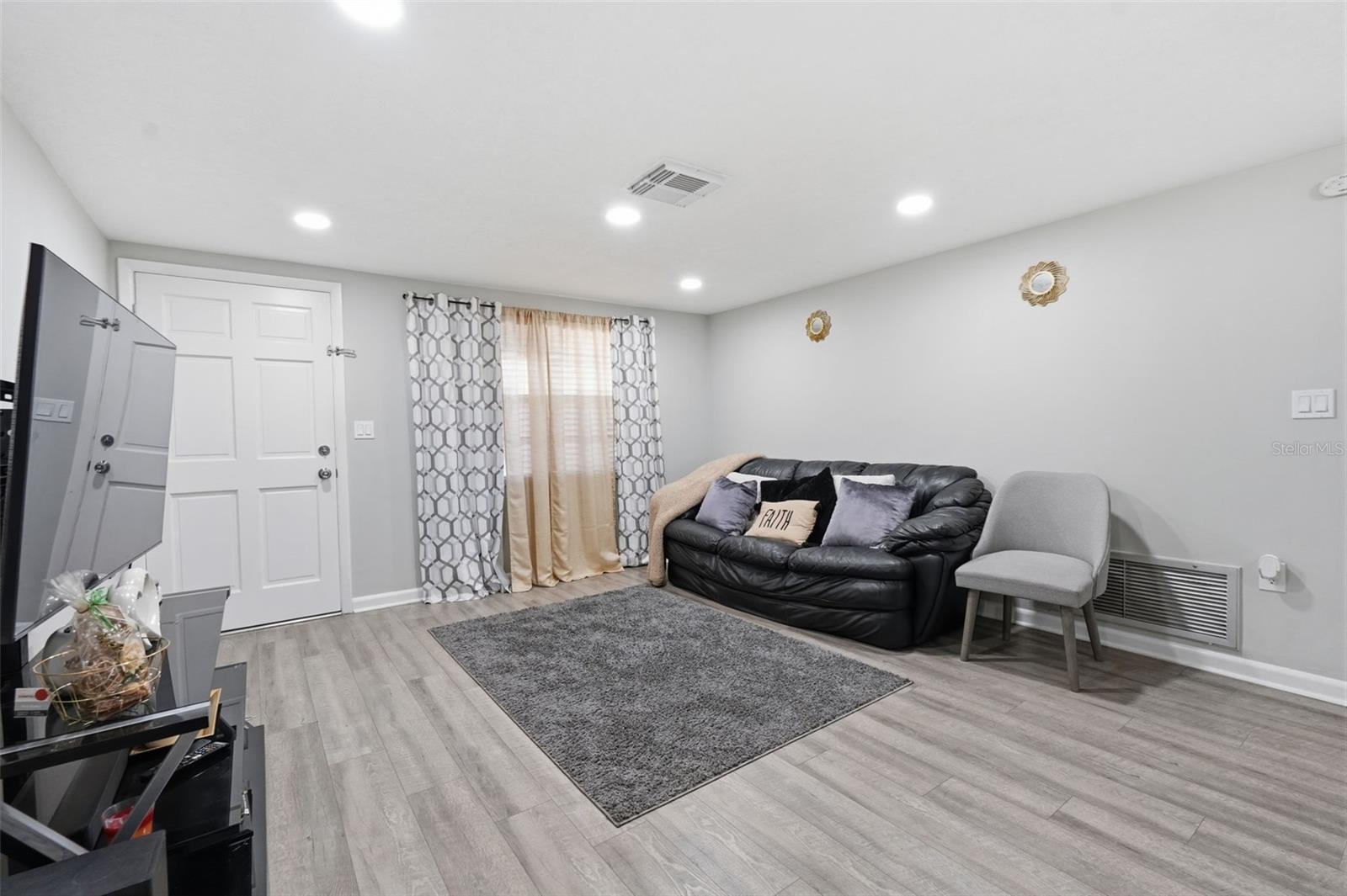 REGENCY PARK - Residential