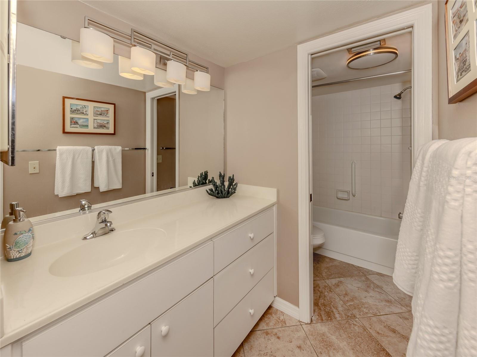 FARMINGTON VISTAS - Residential