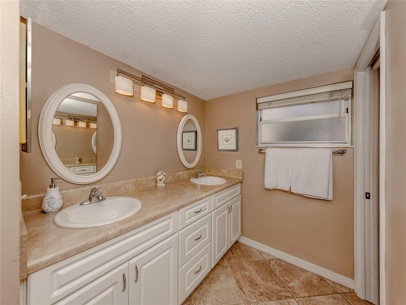 FARMINGTON VISTAS - Residential