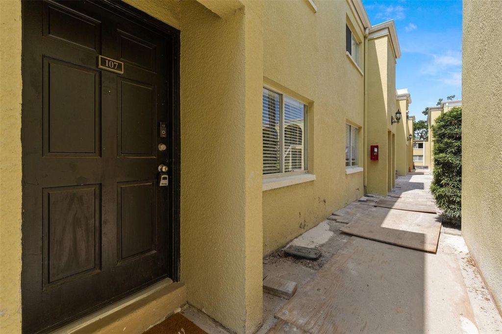 Photo of 3206 W Azeele Street #107, Tampa, FL 33609 (MLS # TB8421006)