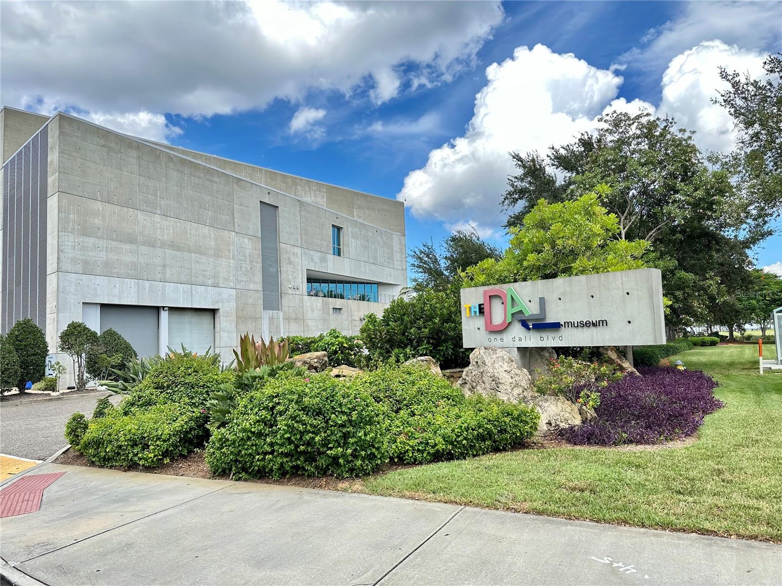 REGENT LANE - Residential