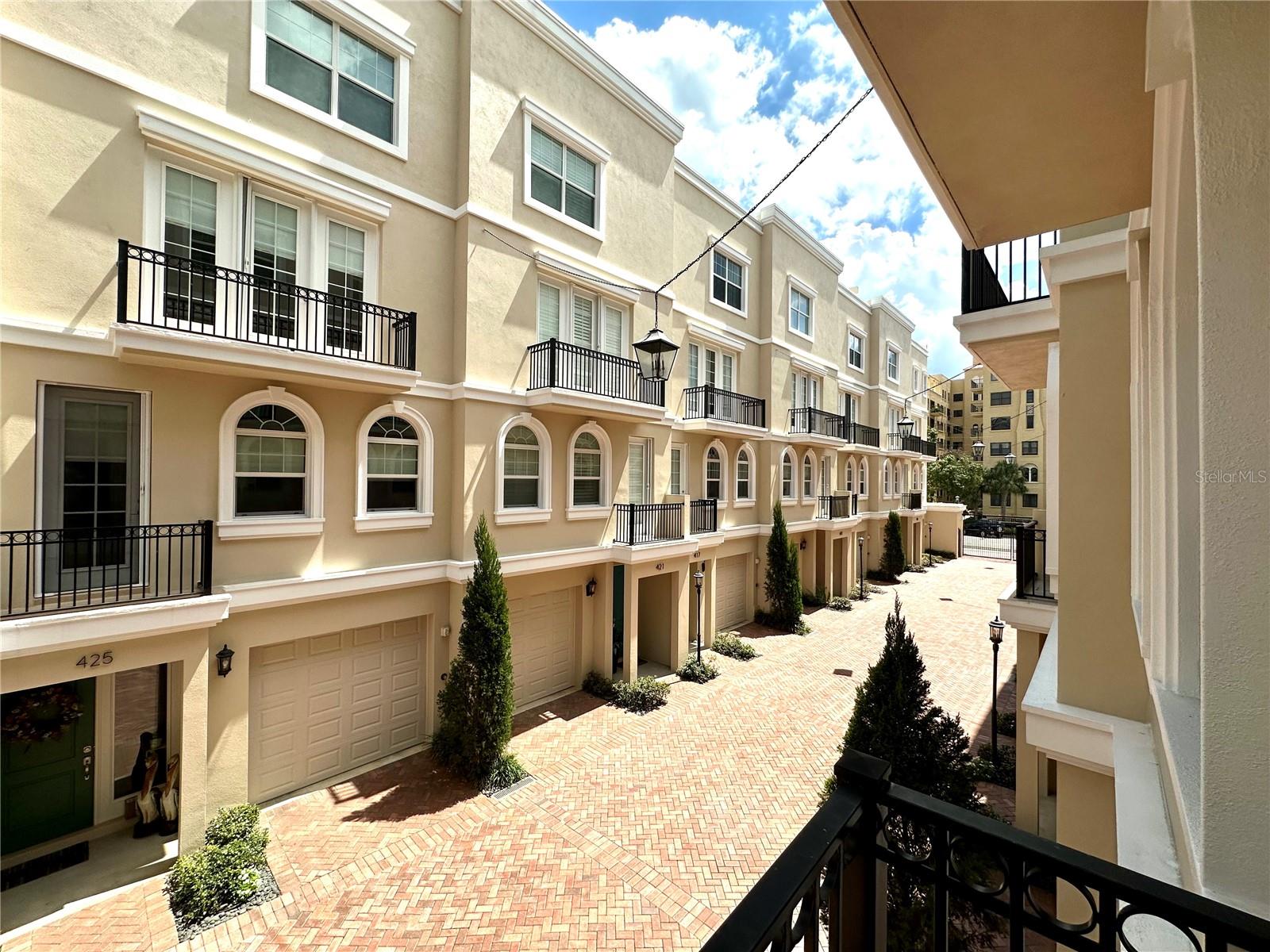 REGENT LANE - Residential