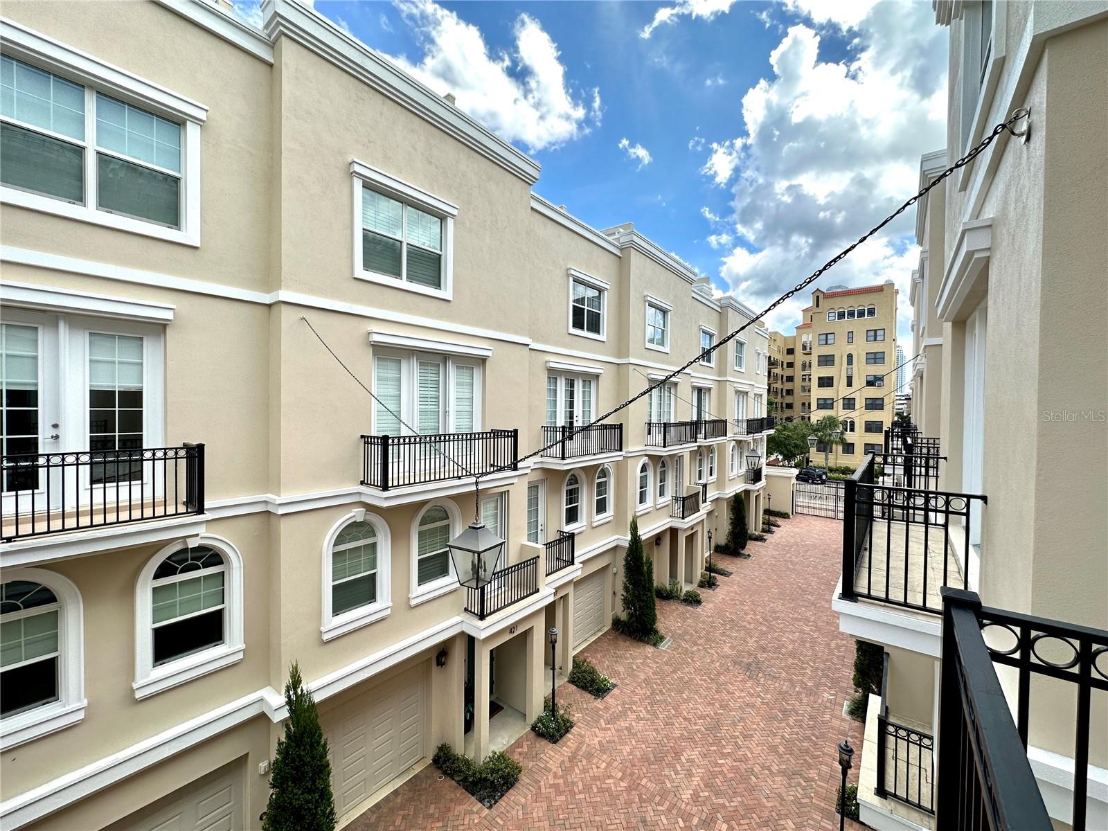 REGENT LANE - Residential