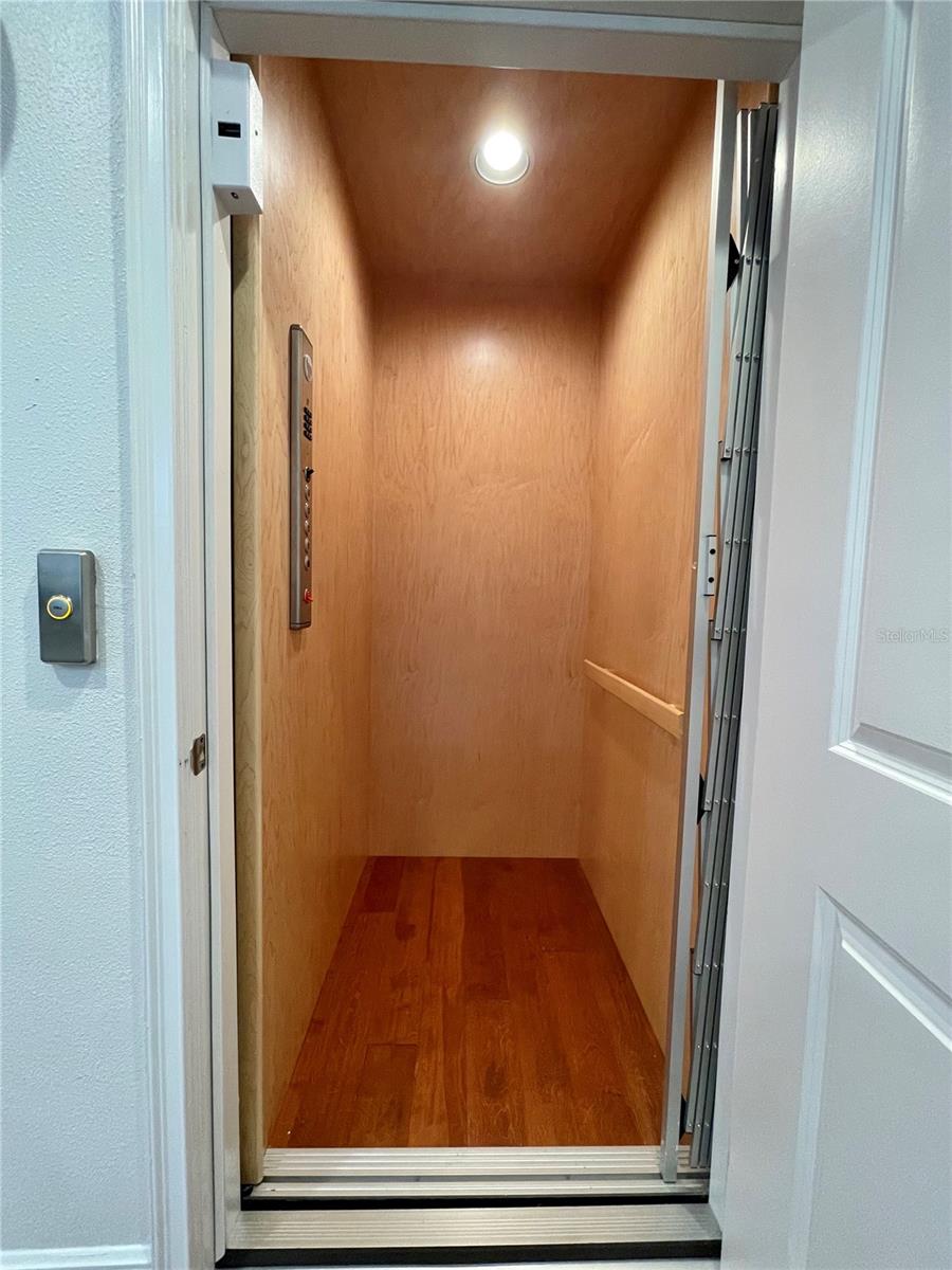 REGENT LANE - Residential