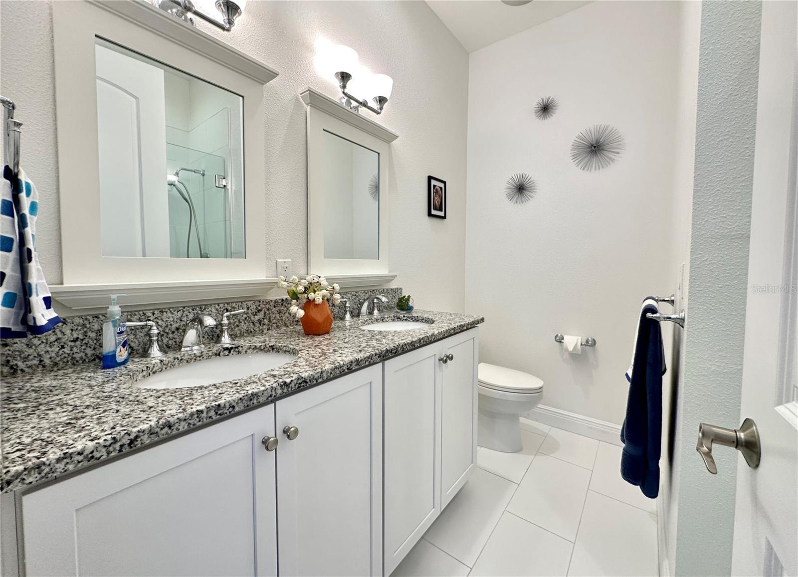 REGENT LANE - Residential