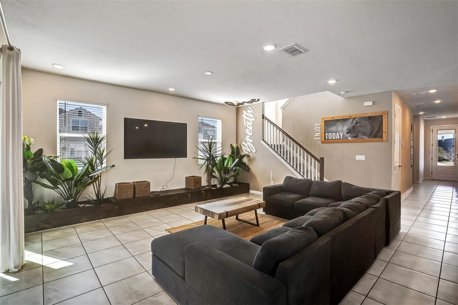 8918 TROPICAL HAVEN COURT