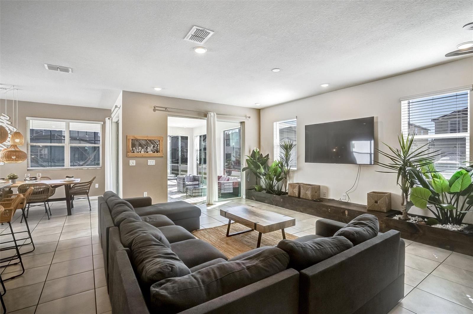 8918 TROPICAL HAVEN COURT