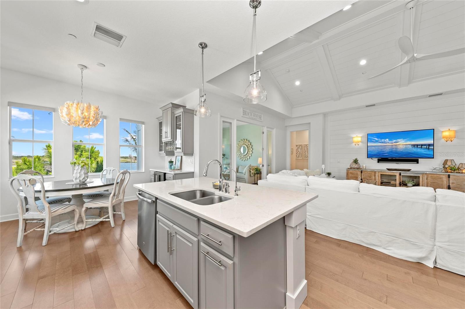 EDGEWATER WALK II/HARBOUR ISLE - Residential