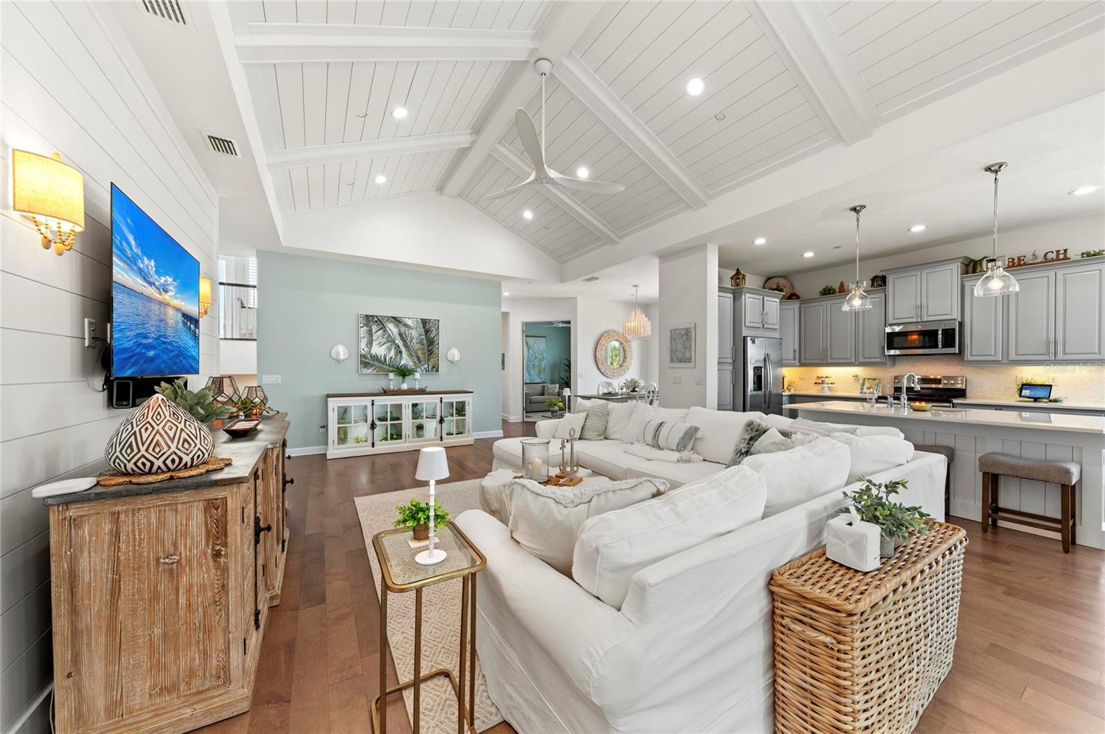 EDGEWATER WALK II/HARBOUR ISLE - Residential