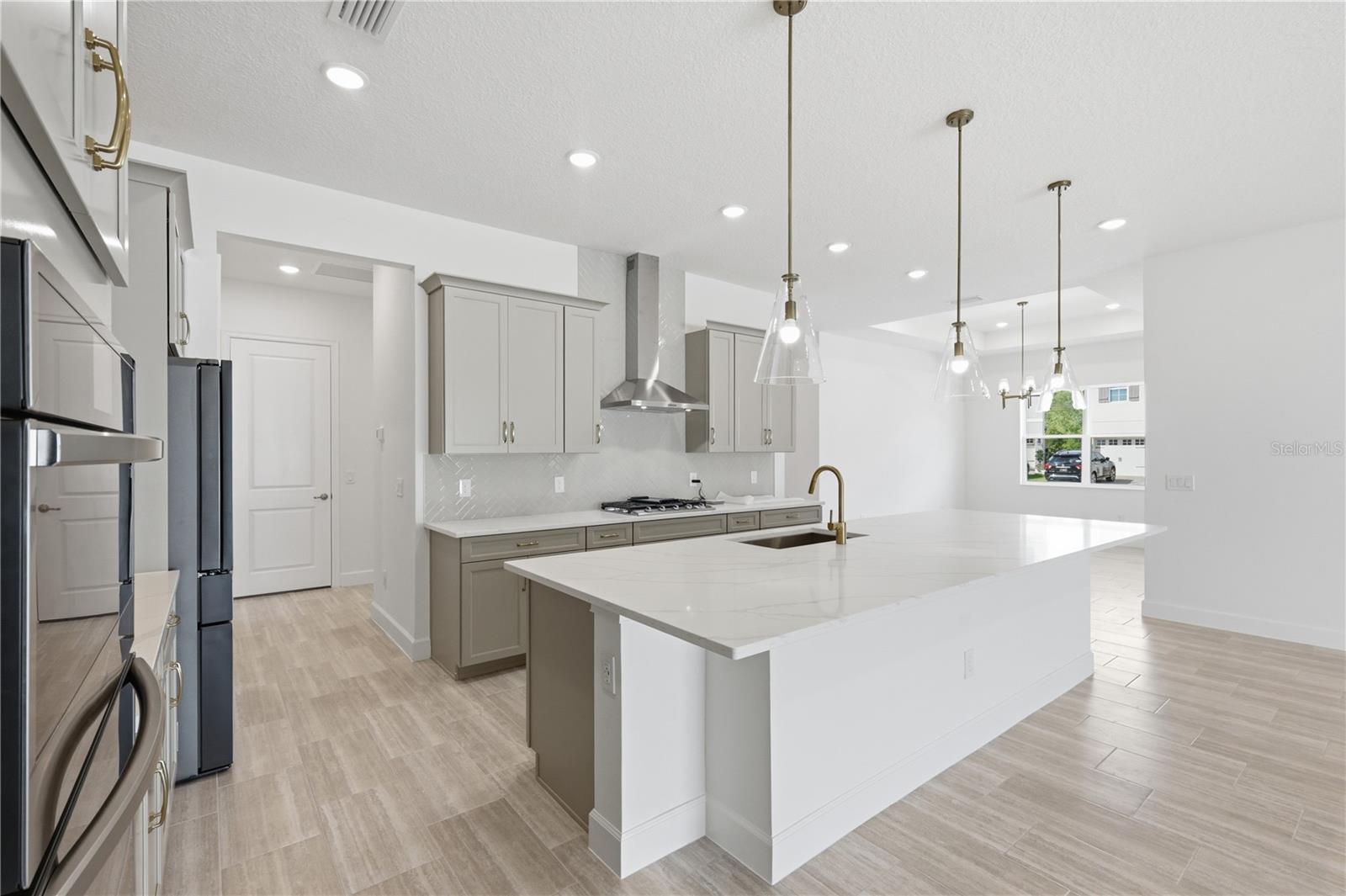 1083 WOOD DALE CIRCLE