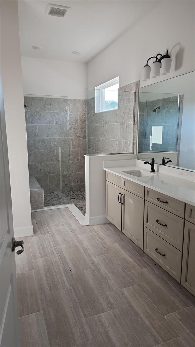 1083 WOOD DALE CIRCLE