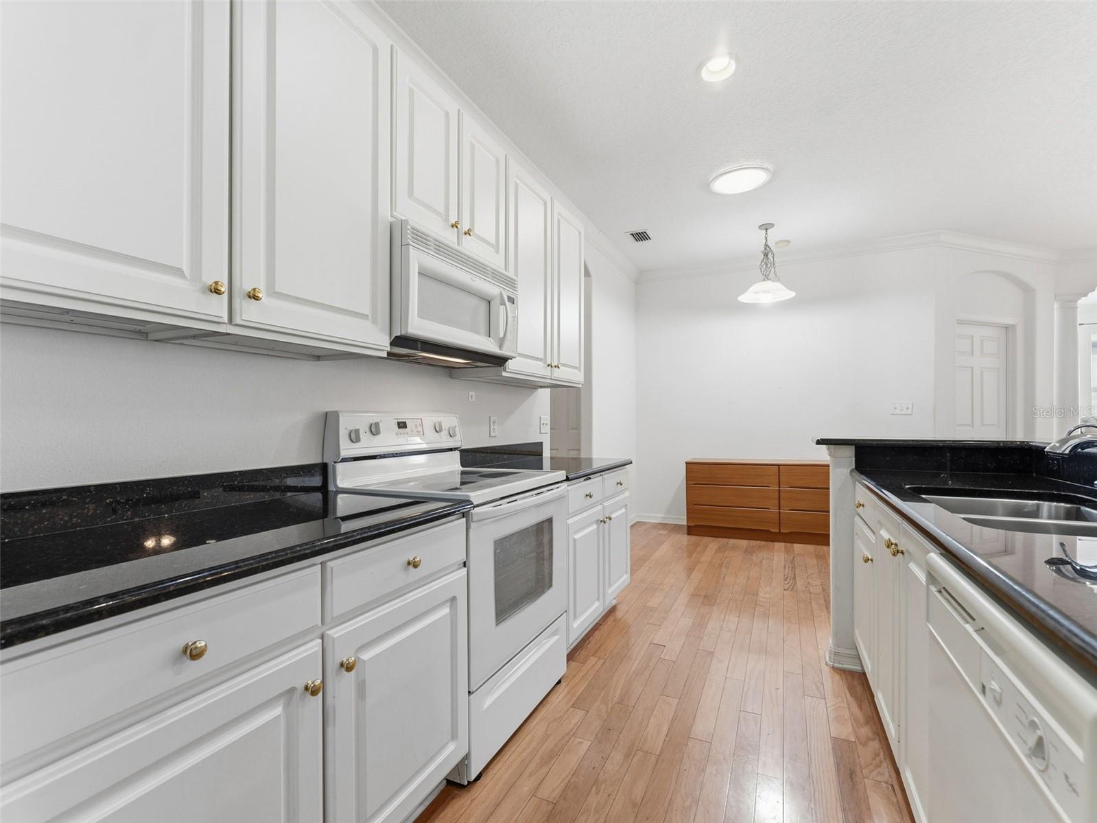 MEADOWOOD OAKS - Residential