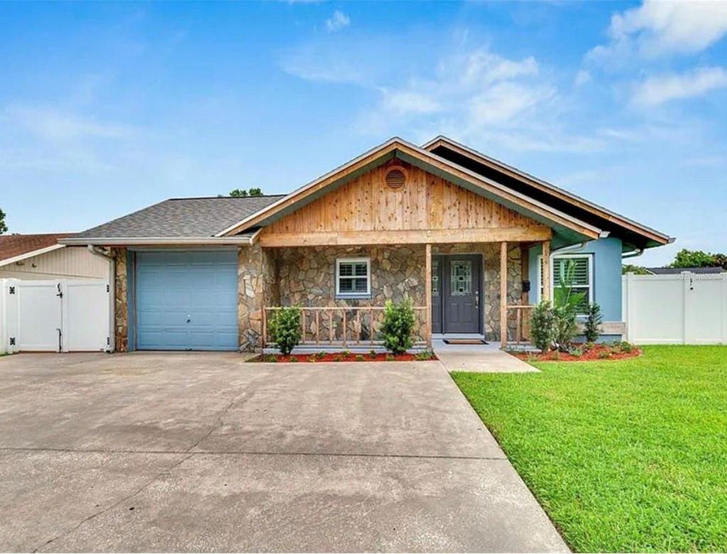 Photo of 1101 E Calhoun Street, Plant City, FL 33563 (MLS # TB8476794)