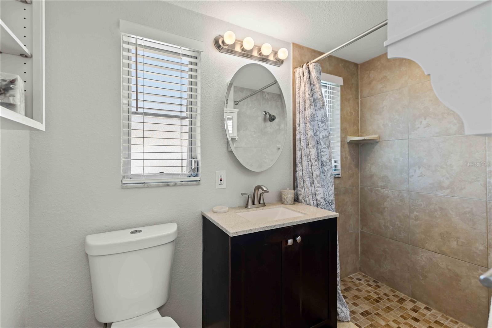 SOUTH VENICE - Residential