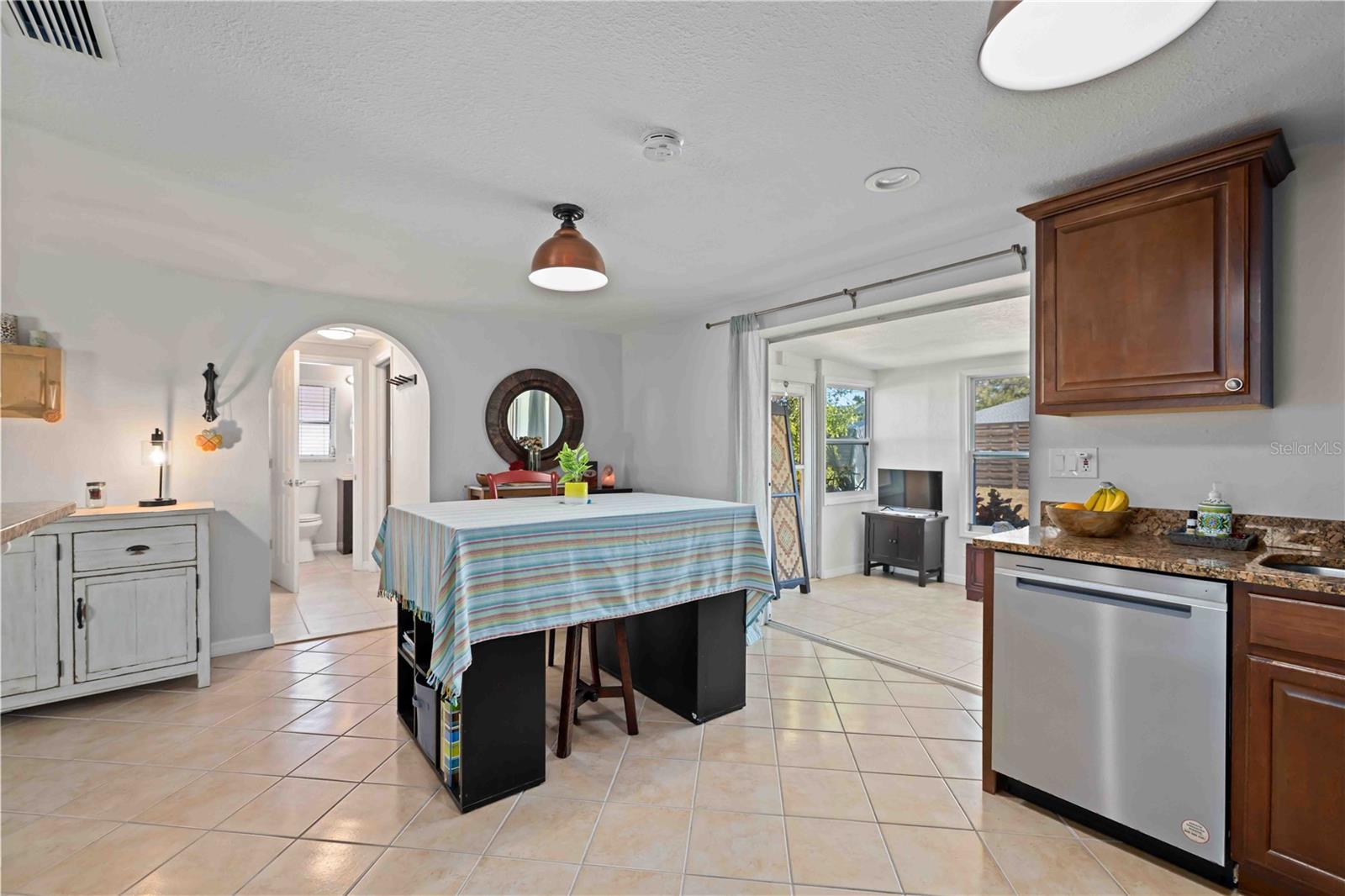 SOUTH VENICE - Residential