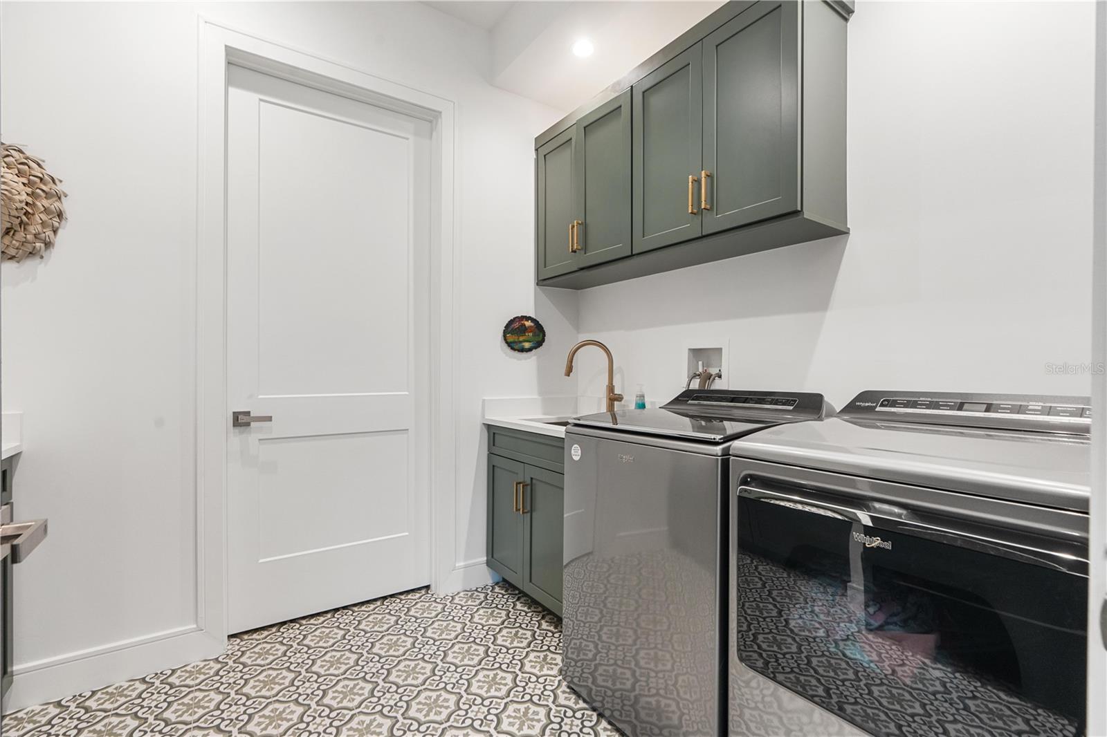 LAKE THOMAS POINTE - Residential