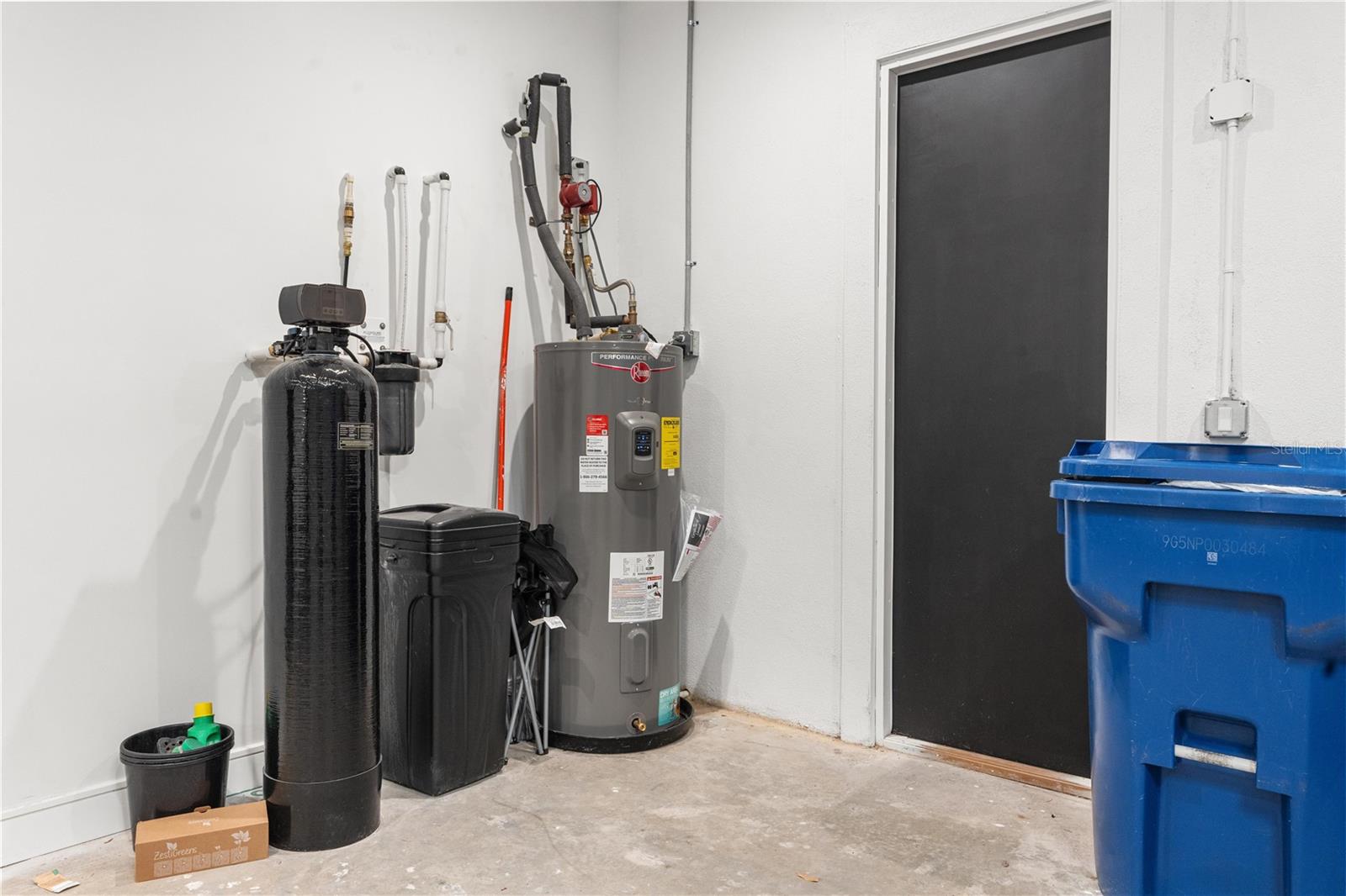 LAKE THOMAS POINTE - Residential