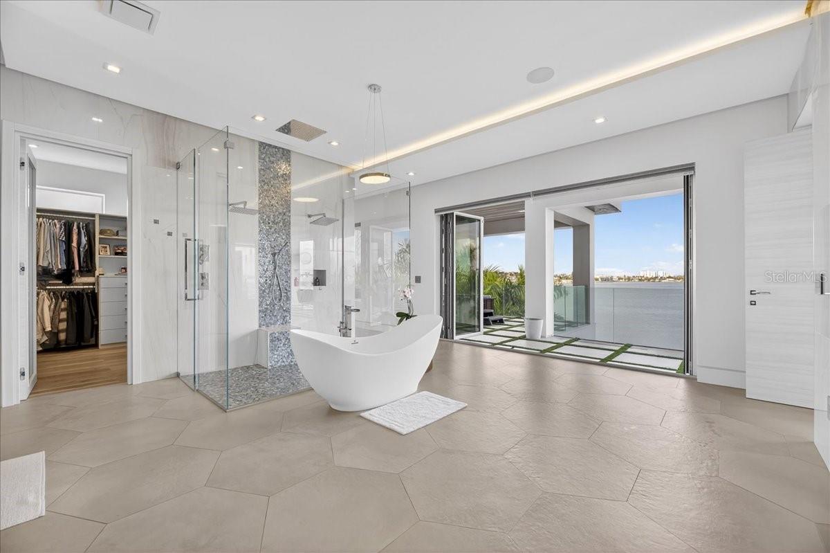 BOCA CIEGA ISLE - Residential