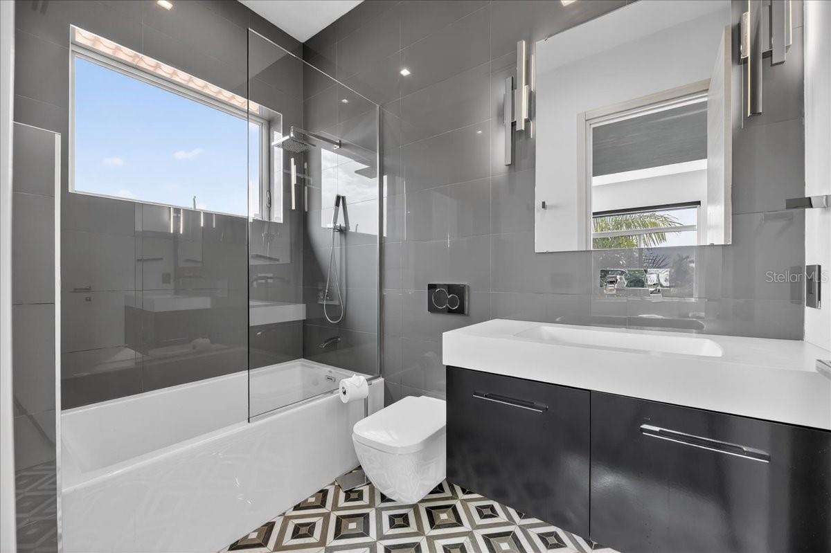 BOCA CIEGA ISLE - Residential