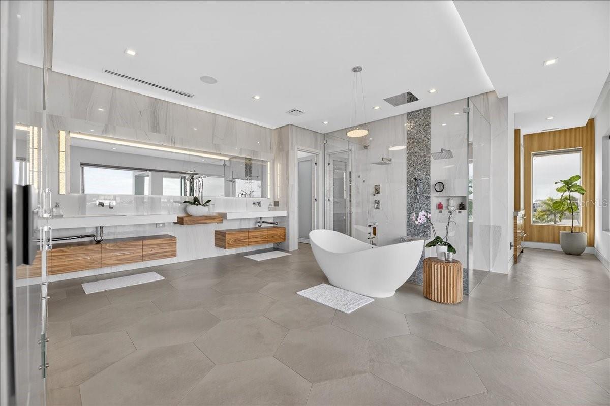 BOCA CIEGA ISLE - Residential