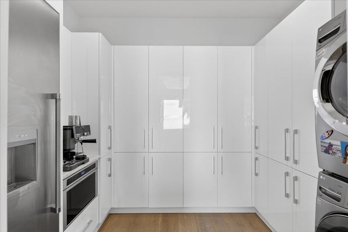 BOCA CIEGA ISLE - Residential