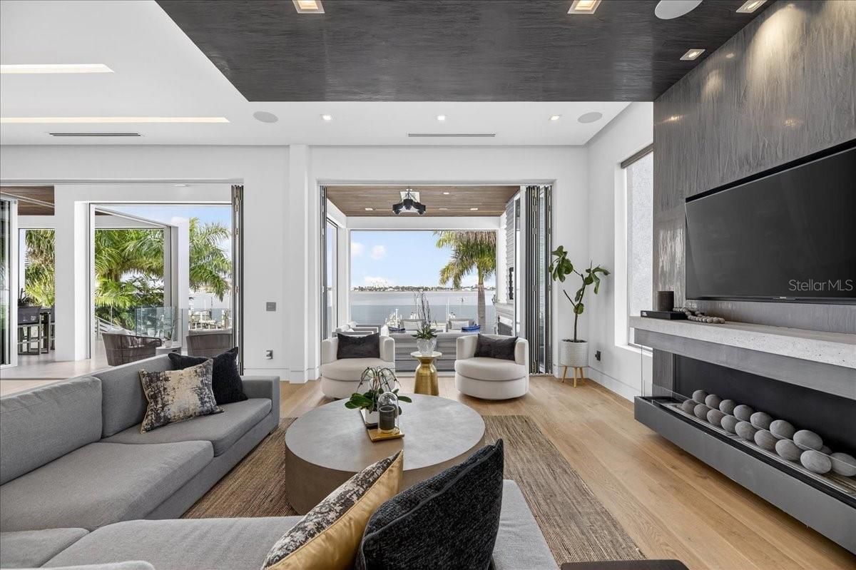 BOCA CIEGA ISLE - Residential