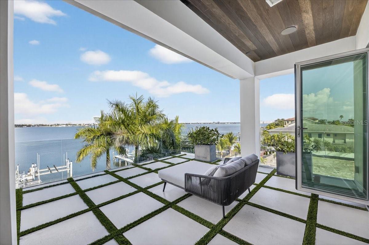 BOCA CIEGA ISLE - Residential