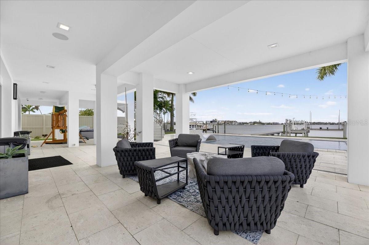 BOCA CIEGA ISLE - Residential