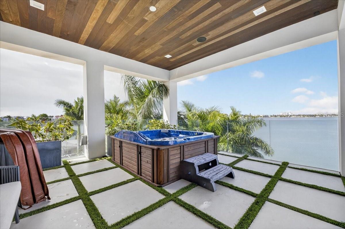 BOCA CIEGA ISLE - Residential