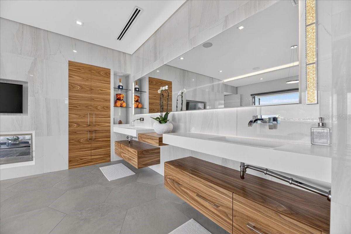 BOCA CIEGA ISLE - Residential