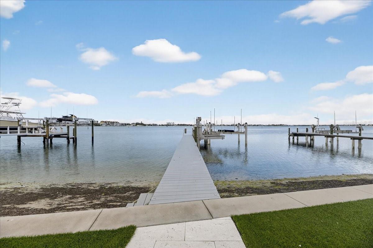 BOCA CIEGA ISLE - Residential