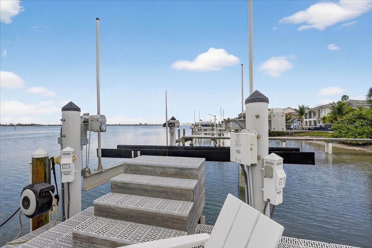 BOCA CIEGA ISLE - Residential