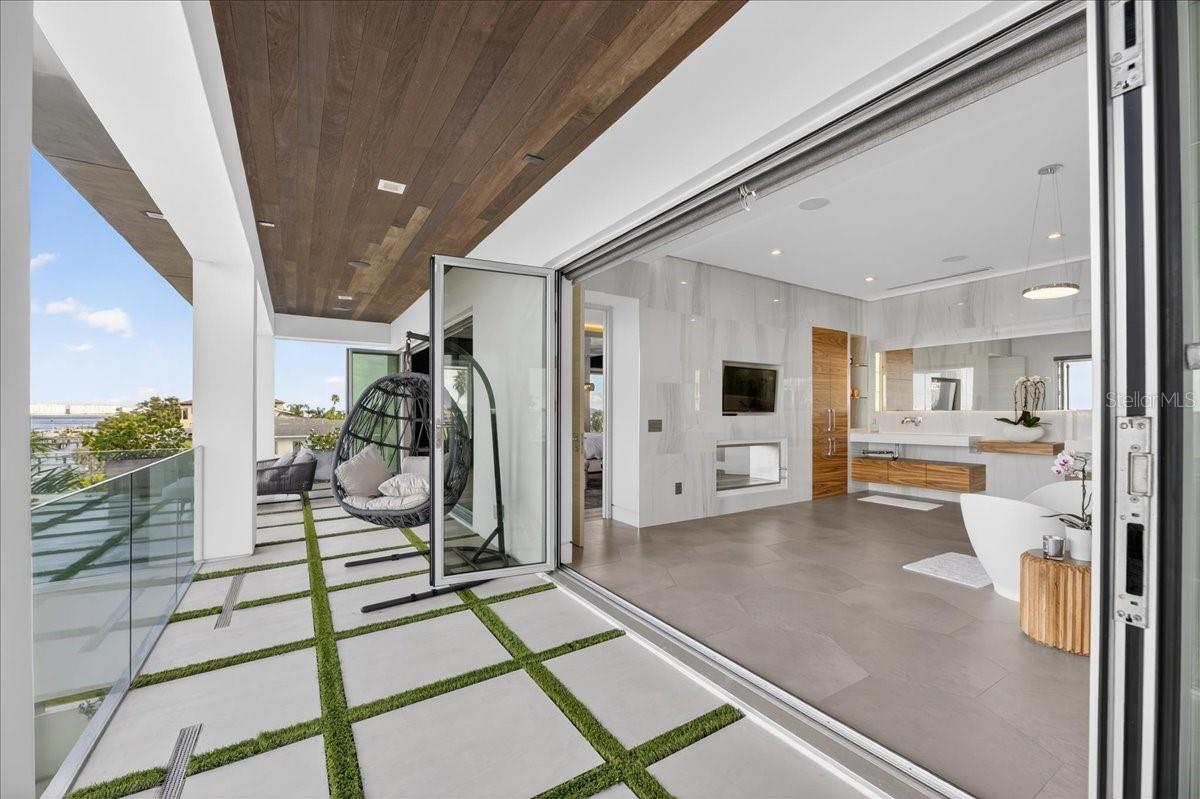 BOCA CIEGA ISLE - Residential