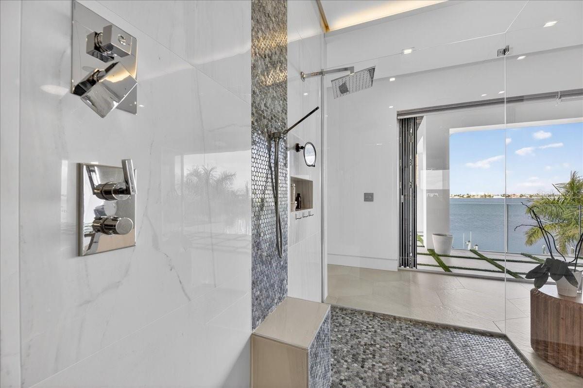 BOCA CIEGA ISLE - Residential