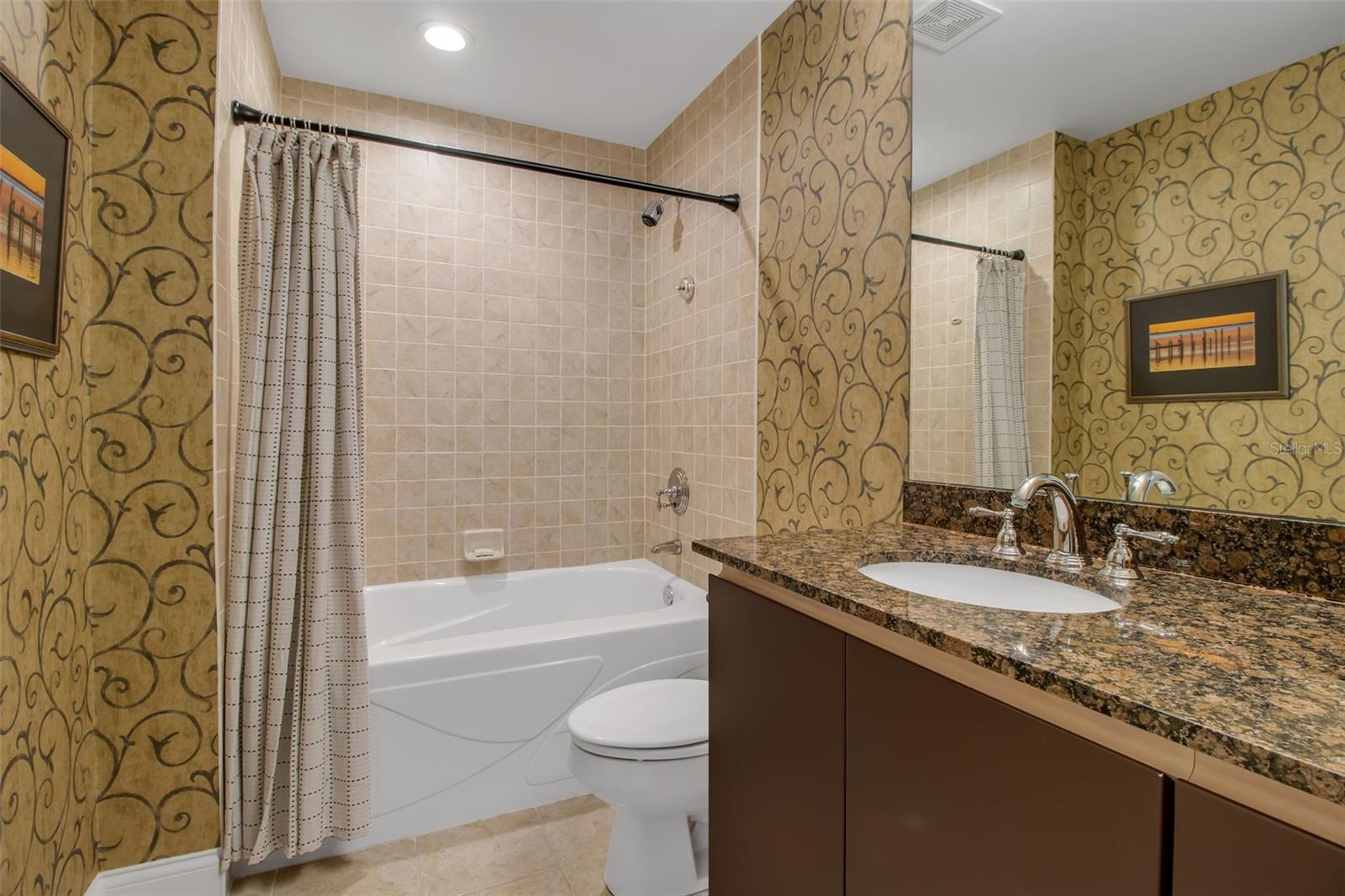 VISTA BAY POINT - Residential