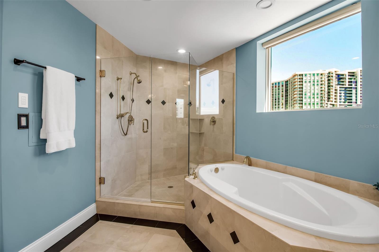 VISTA BAY POINT - Residential