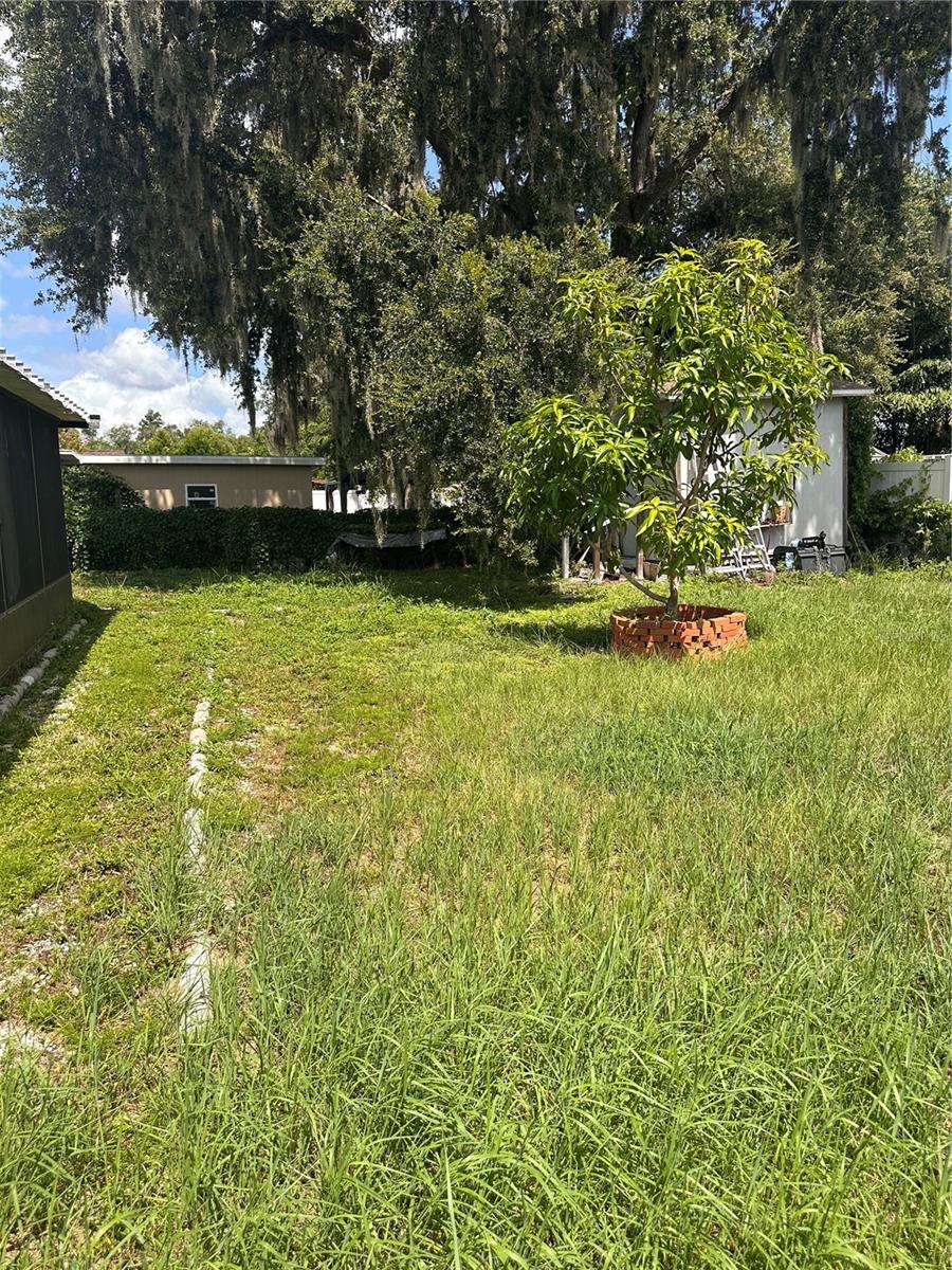 8848 OAK CIRCLE