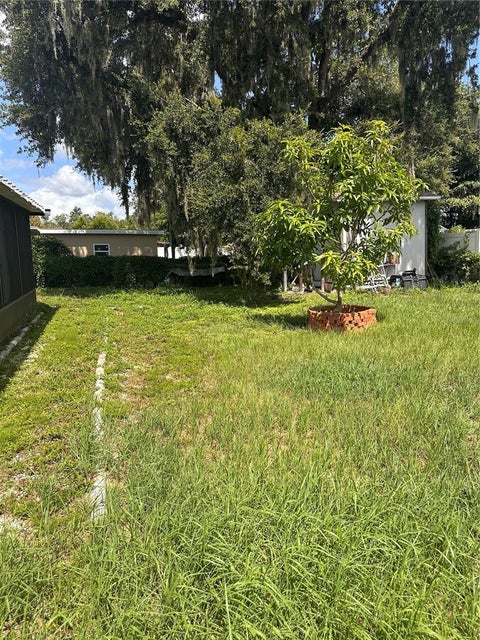 8848 Oak Circle, Tampa, FL 33615